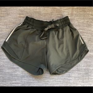 Lululemon hotty hot short (2)